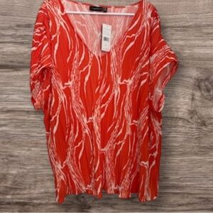 NWT 2X Rafaella no wrinkle V
Neck blouse with abstract design/orange and white